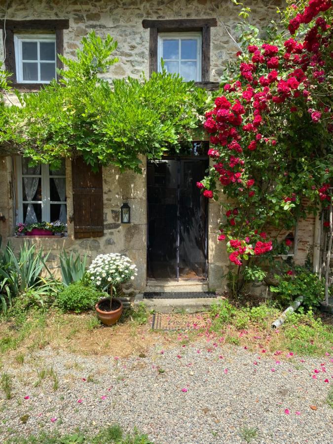 Red Gate Cottage Saulgond Exterior photo